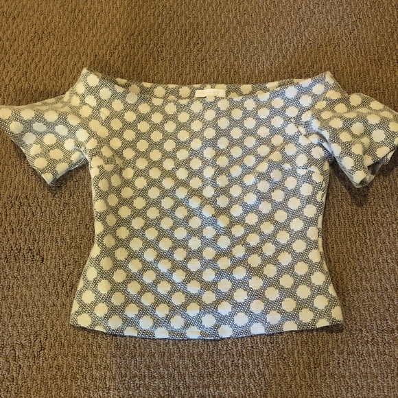 Anthropologie off the shoulder top in black and white. Size Medium - Picture 1 of 4